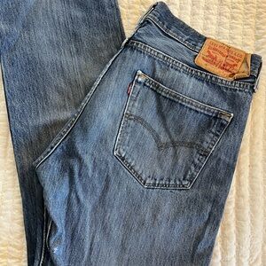 Men’s original 501’s worn in- and distressed